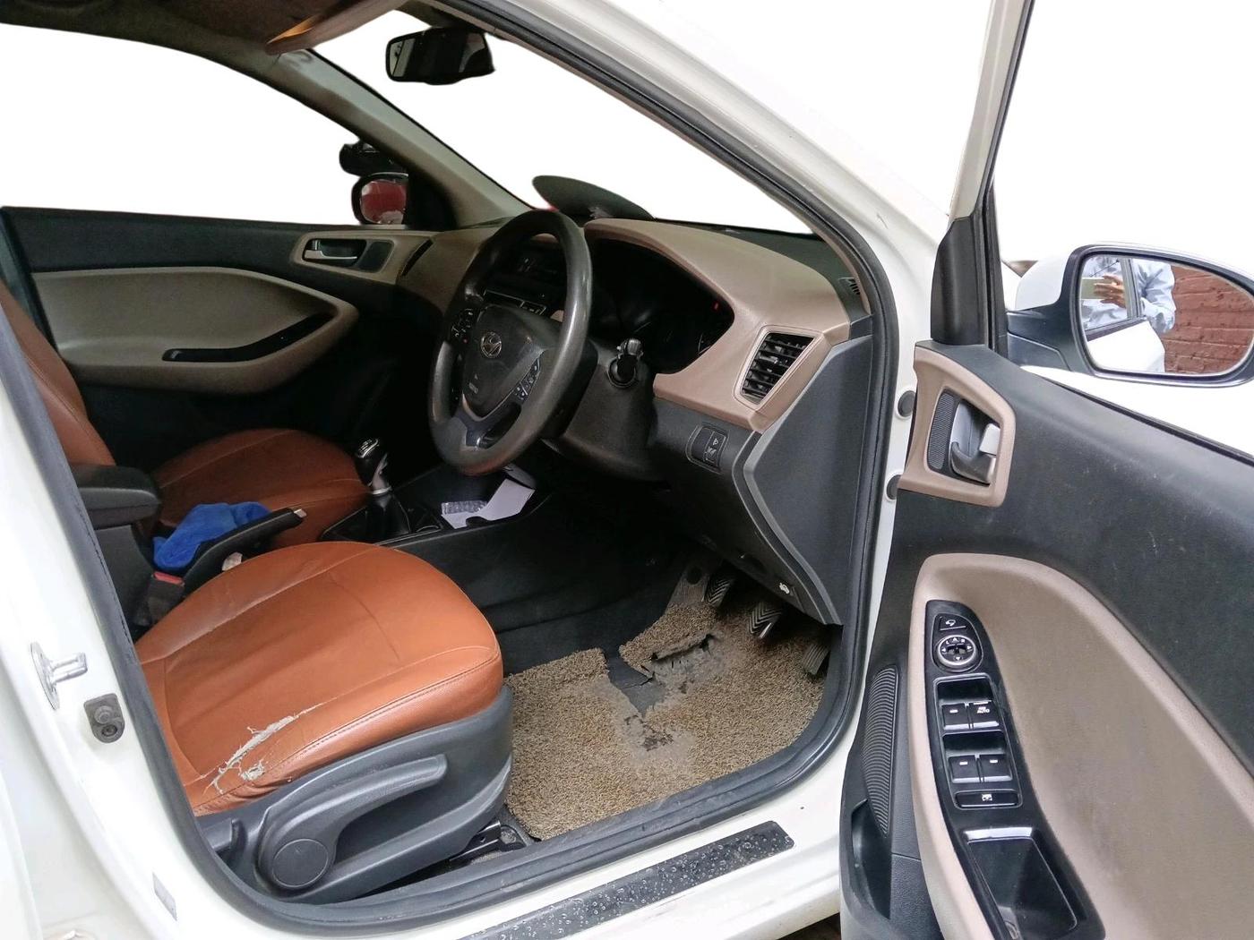 2015 Hyundai Elite i20 SPORTZ 1.4 (O) CRDI, Diesel, Manual, 1,03,055 km, interior