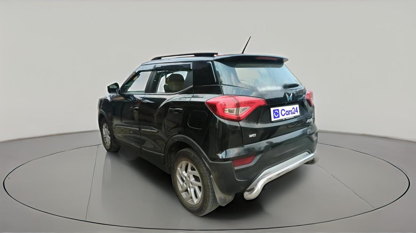 2023 Mahindra XUV300 W8 1.2 PETROL, Petrol, Manual, 29,865 km, exterior
