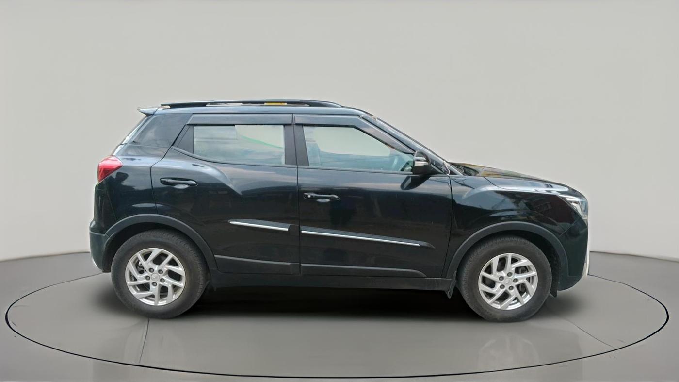 2023 Mahindra XUV300 W8 1.2 PETROL, Petrol, Manual, 29,865 km, exterior