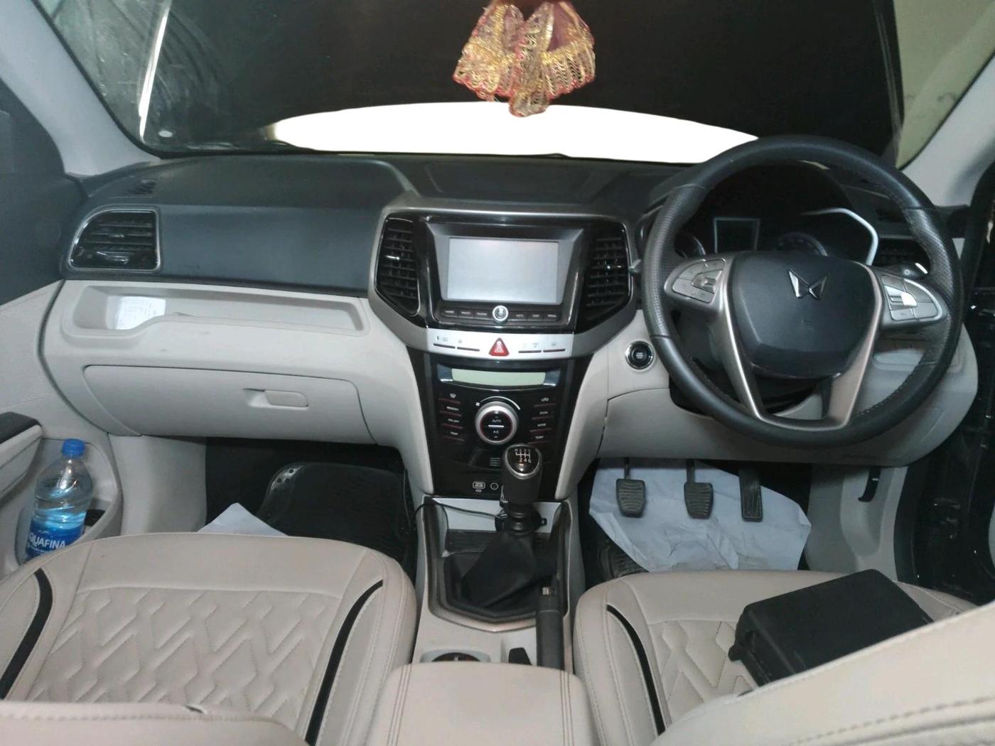 2023 Mahindra XUV300 W8 1.2 PETROL, Petrol, Manual, 29,865 km, interior