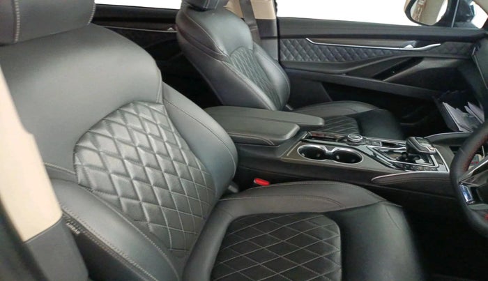 2024 MG GLOSTER BLACKSTORM 7 STR 4X4 TWIN TURBO 2.0, Diesel, Automatic, 9,260 km, interior