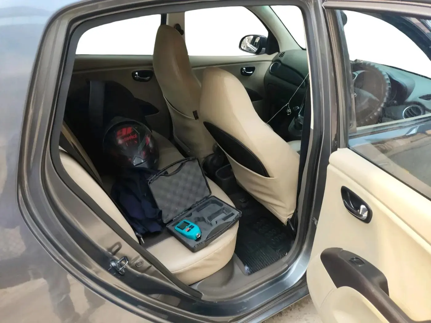 2011 Hyundai i10 MAGNA 1.2, Petrol, Manual, 47,336 km, interior