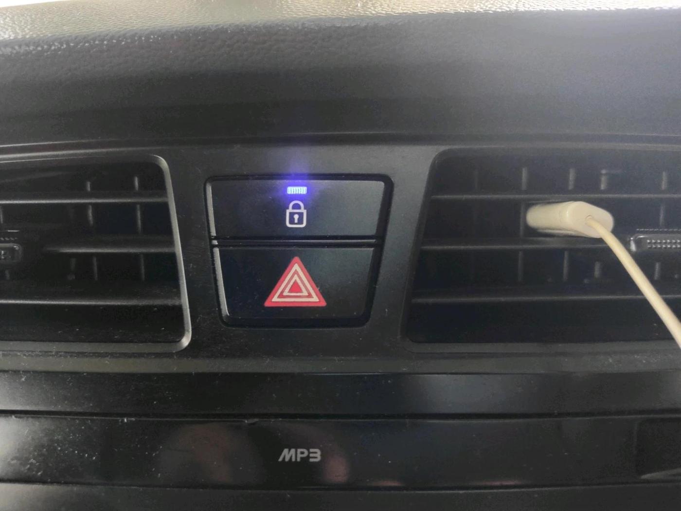 2017 Hyundai i20 Active 1.2 BASE, Petrol, Manual, 30,896 km, interior
