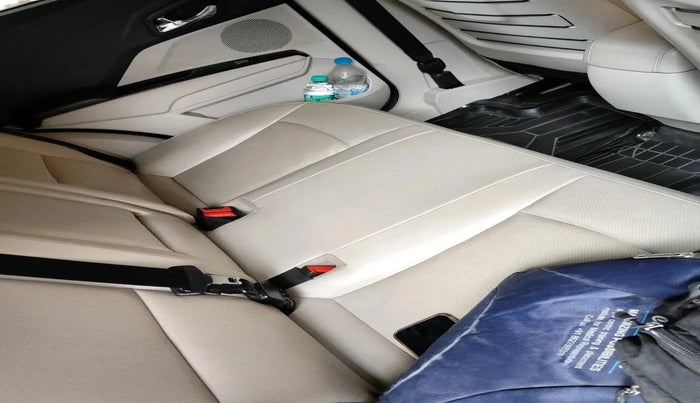 2020 Mahindra XUV300 W8 (O) 1.2 PETROL, Petrol, Manual, 56,642 km, interior