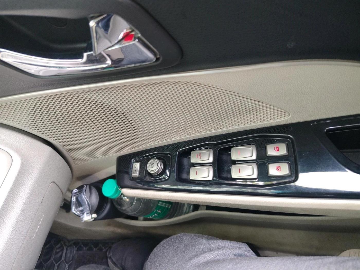 2021 Mahindra XUV300 W8 1.5 DIESEL AMT, Diesel, Automatic, 84,923 km, interior
