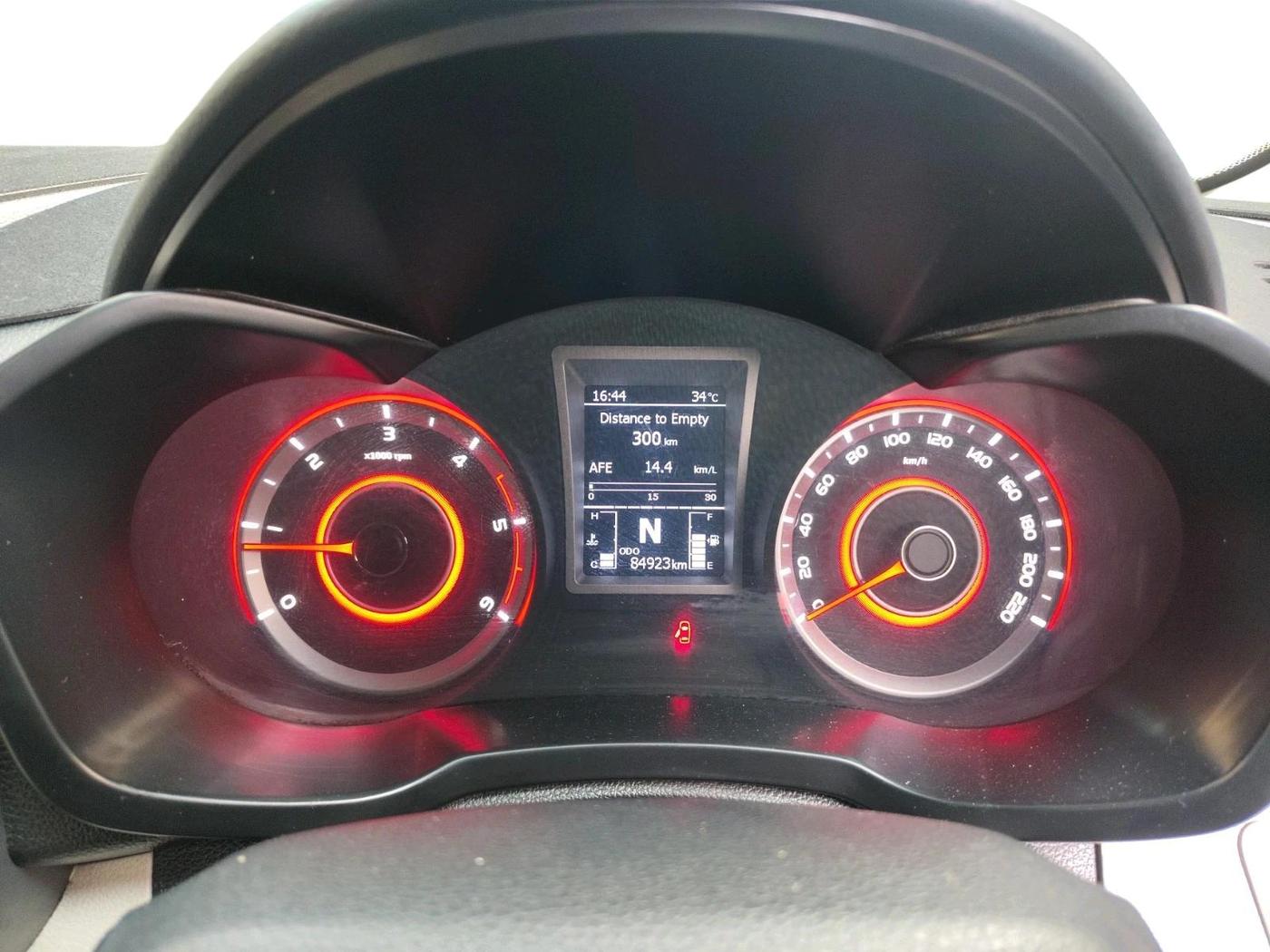 2021 Mahindra XUV300 W8 1.5 DIESEL AMT, Diesel, Automatic, 84,923 km, interior