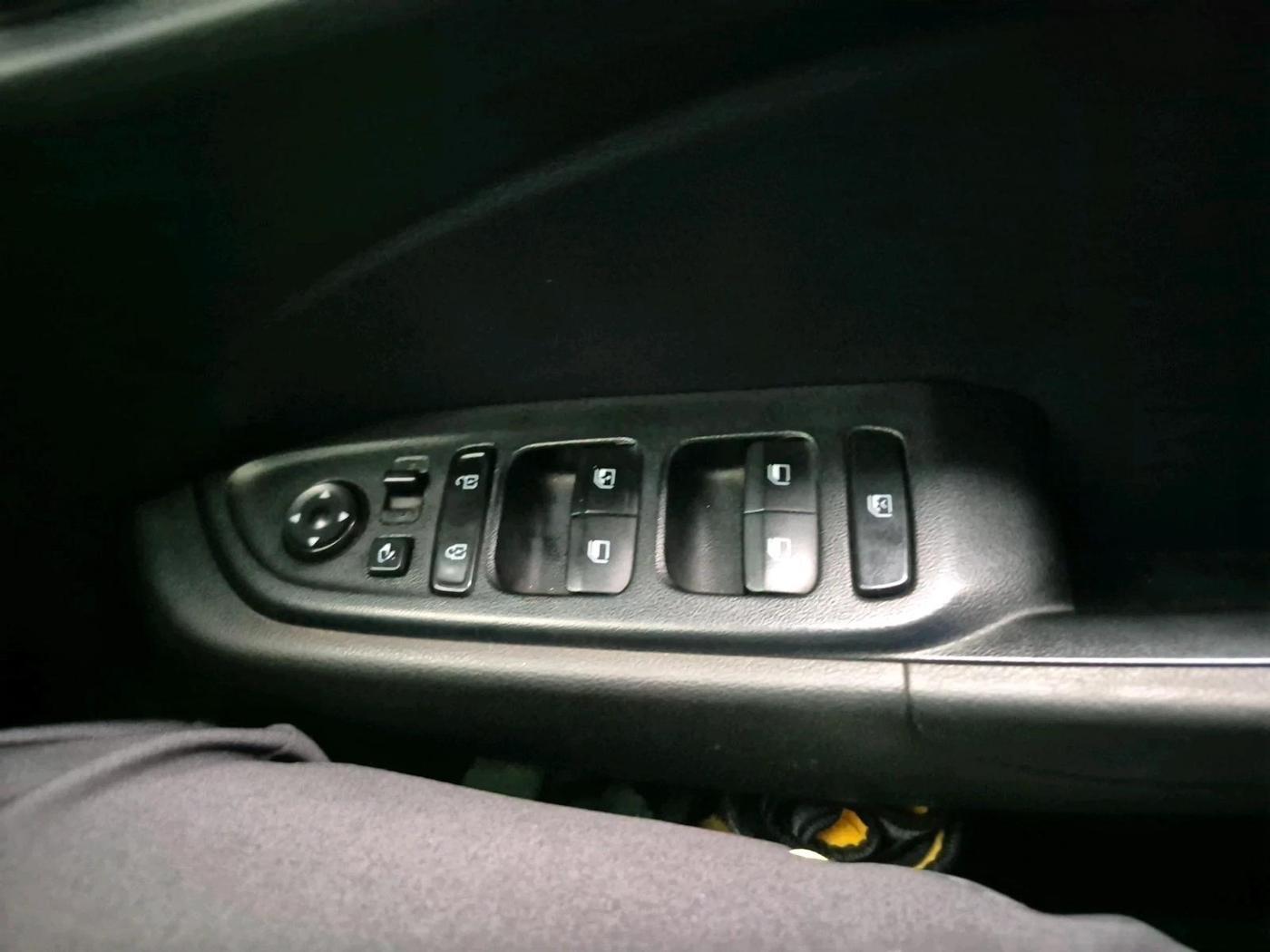 2021 Hyundai VENUE S+ 1.2, Petrol, Manual, 53,227 km, interior