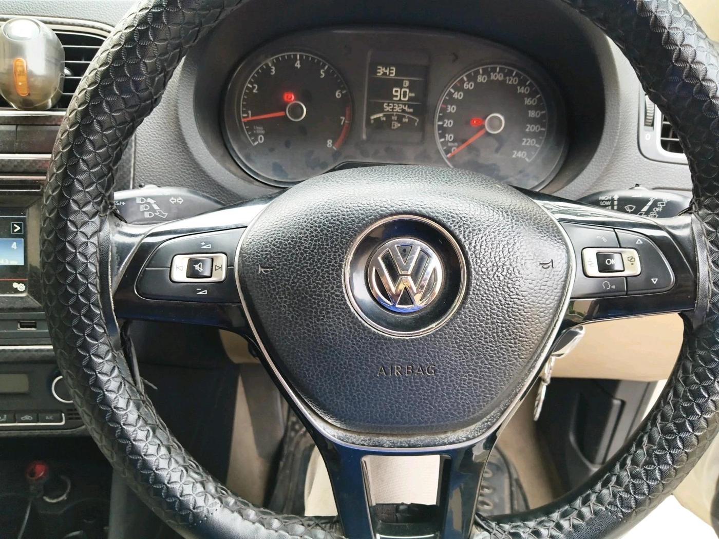 2016 Volkswagen Polo HIGHLINE1.2L, Petrol, Manual, 52,324 km, interior