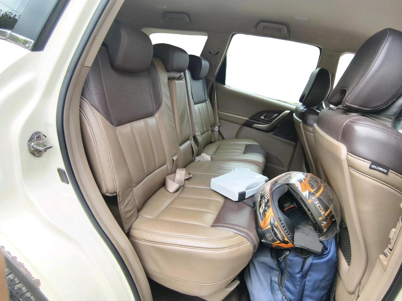 2015 Mahindra XUV500 W8, Diesel, Manual, 46,938 km, interior