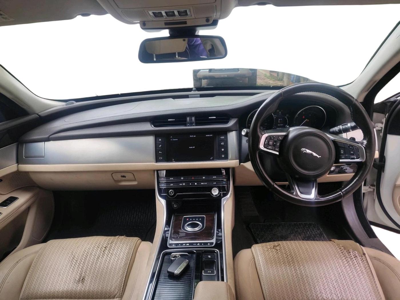 2017 Jaguar XF 2.0 DIESEL PRESTIGE, Diesel, Automatic, 86,777 km, interior