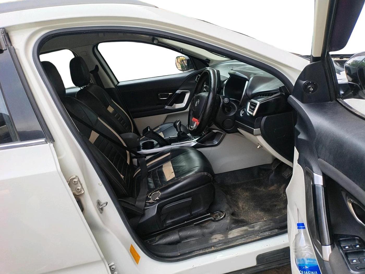 2021 Tata Safari XT PLUS, Diesel, Manual, 1,31,124 km, interior