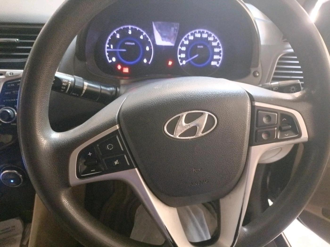 2012 Hyundai Verna FLUIDIC 1.6 CRDI SX, Diesel, Manual, 40,000 km, interior