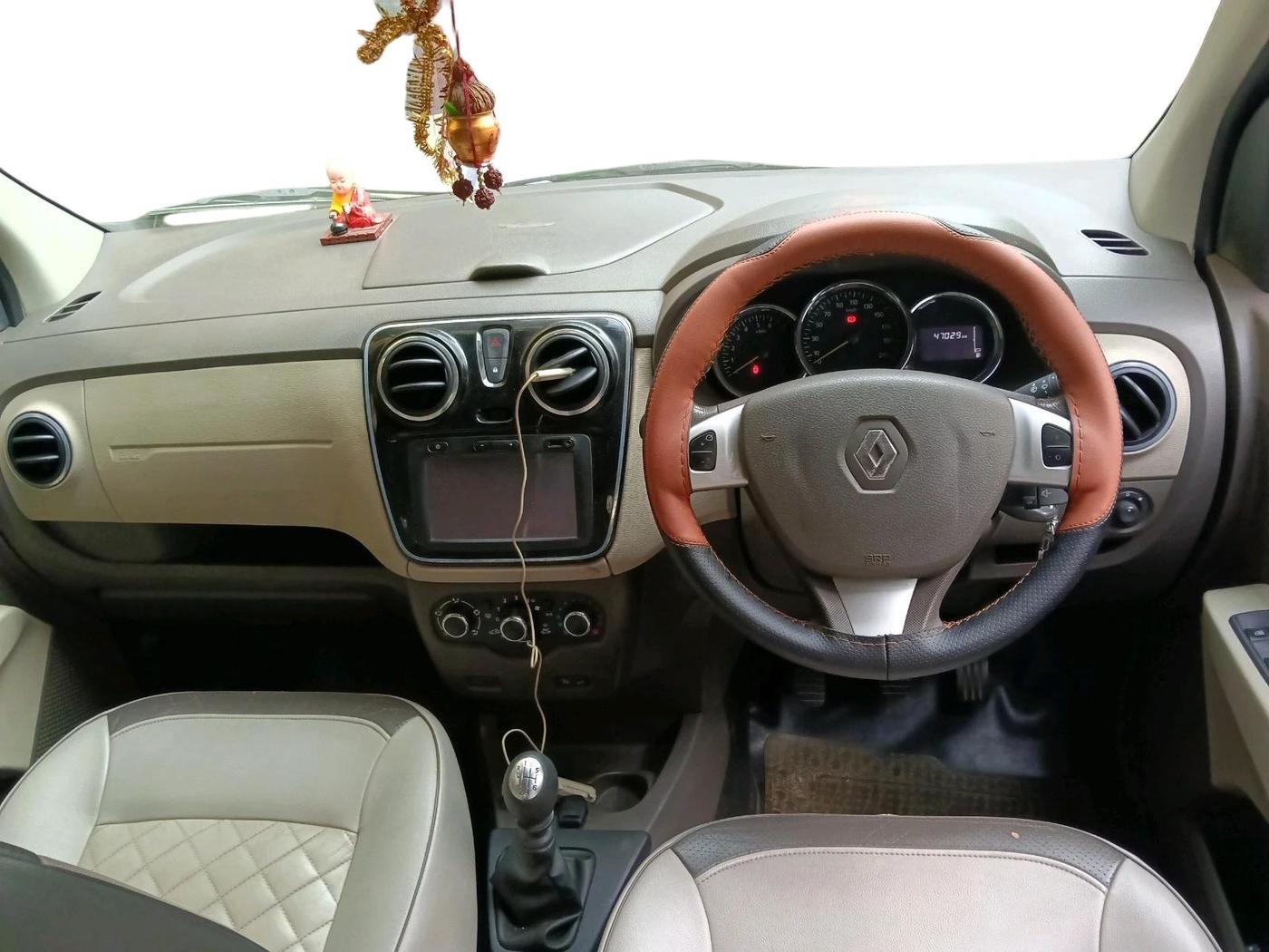 2015 Renault Lodgy 110 PS RXZ STEPWAY 7 STR, Diesel, Manual, 47,029 km, interior