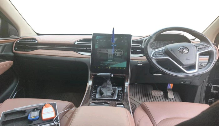 2024 MG HECTOR PLUS SHARP PRO 1.5 PETROL TURBO CVT 7 STR, Petrol, Automatic, 11,978 km, interior