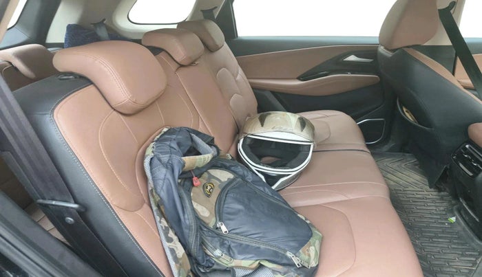 2024 MG HECTOR PLUS SHARP PRO 1.5 PETROL TURBO CVT 7 STR, Petrol, Automatic, 11,978 km, interior