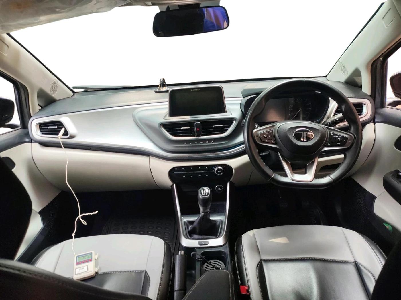 2024 Tata ALTROZ XZ + SUNROOF, Petrol, Manual, 14,336 km, interior