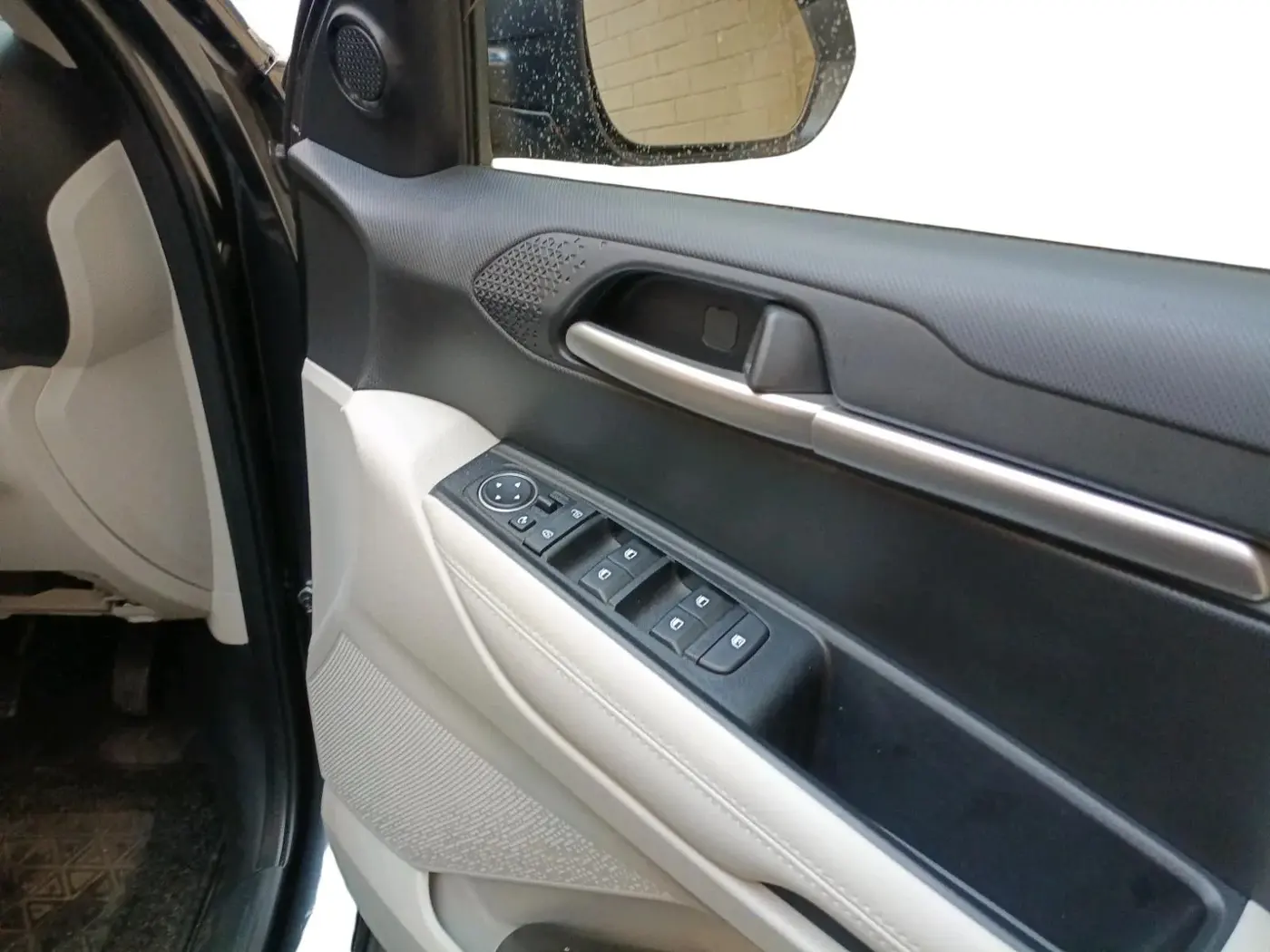 2025 KIA SONET HTK PLUS 1.2 PETROL MT, Petrol, Manual, 4,536 km, interior