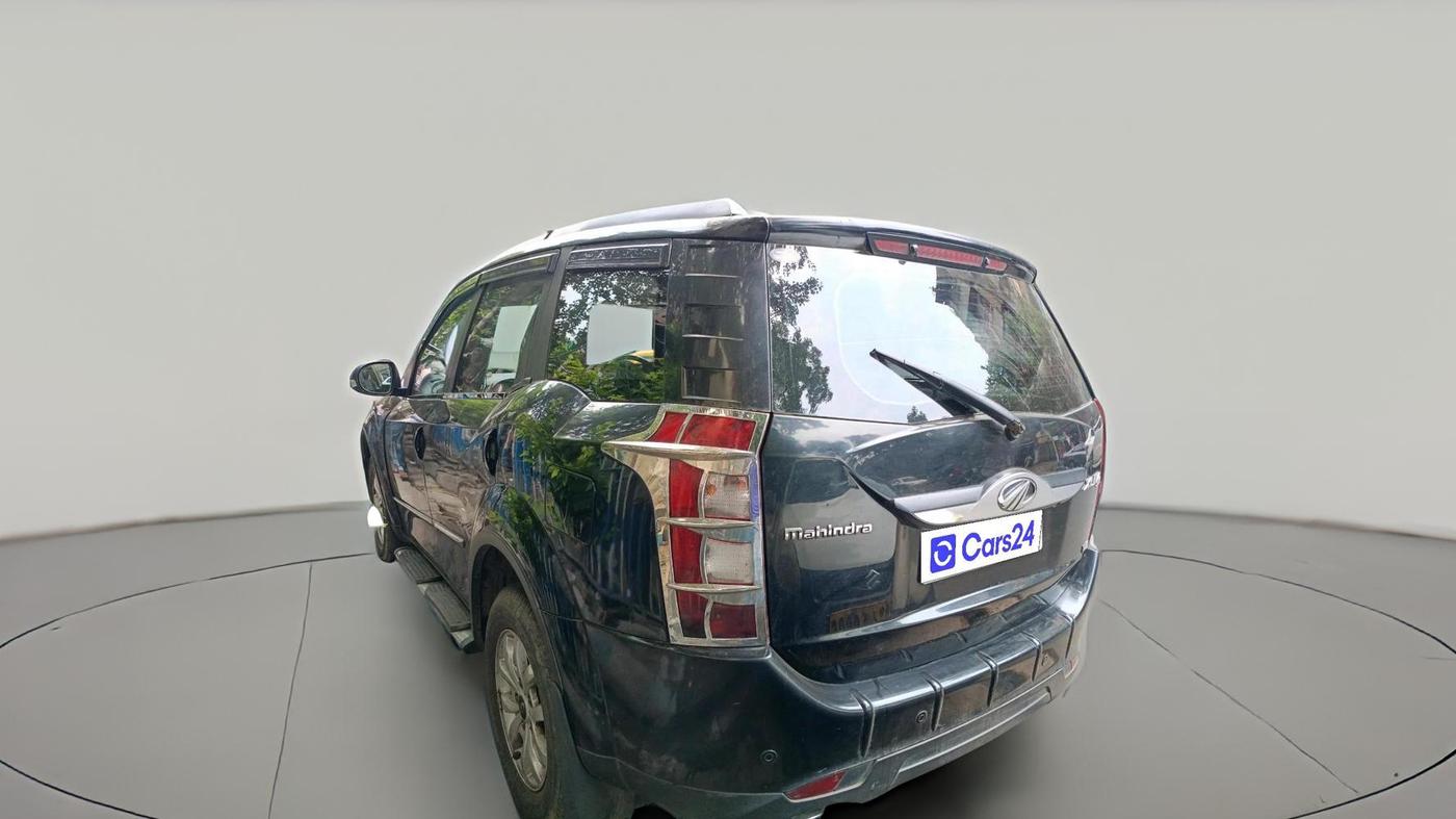 2017 Mahindra XUV500 W9, Diesel, Manual, 32,217 km, exterior
