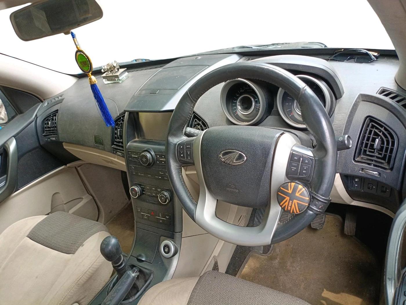 2017 Mahindra XUV500 W9, Diesel, Manual, 32,217 km, interior