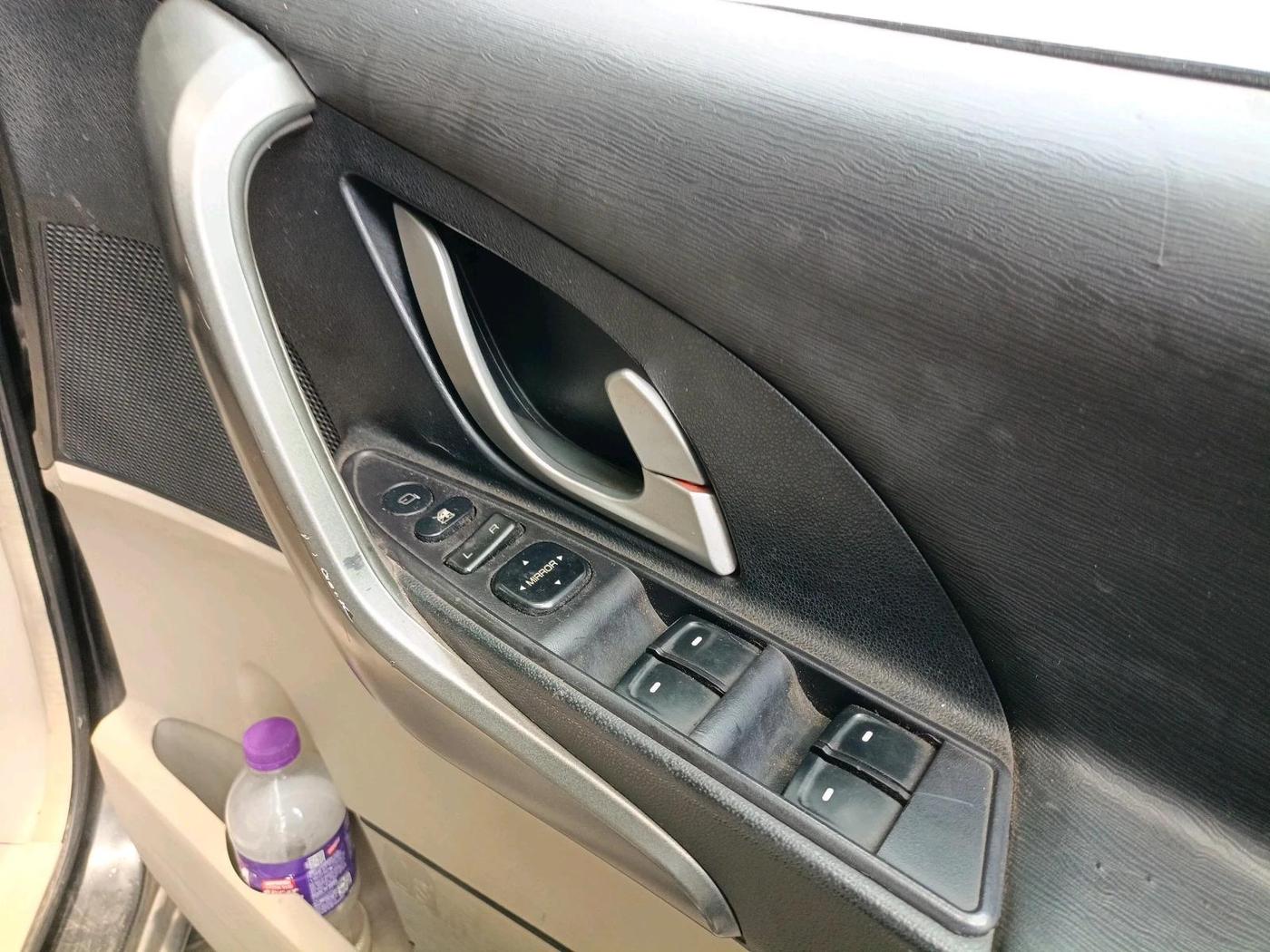 2017 Mahindra XUV500 W9, Diesel, Manual, 32,217 km, interior