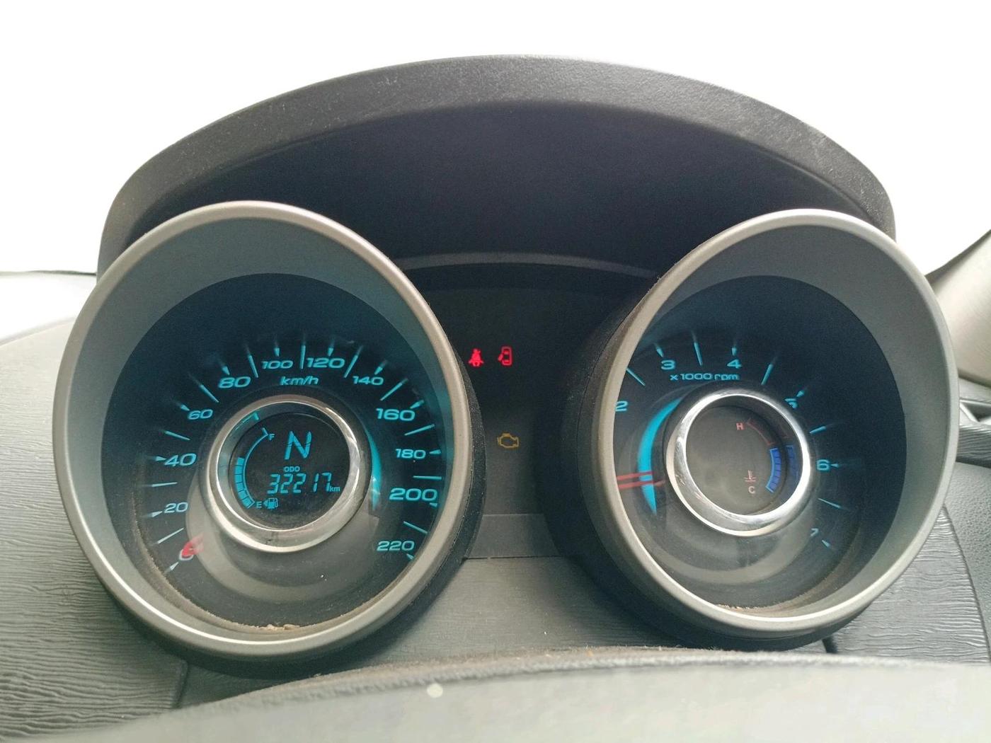 2017 Mahindra XUV500 W9, Diesel, Manual, 32,217 km, interior