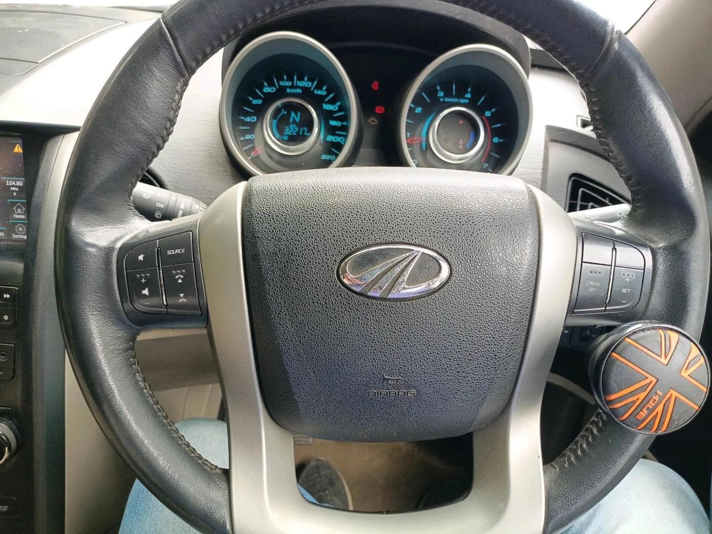 2017 Mahindra XUV500 W9, Diesel, Manual, 32,217 km, interior