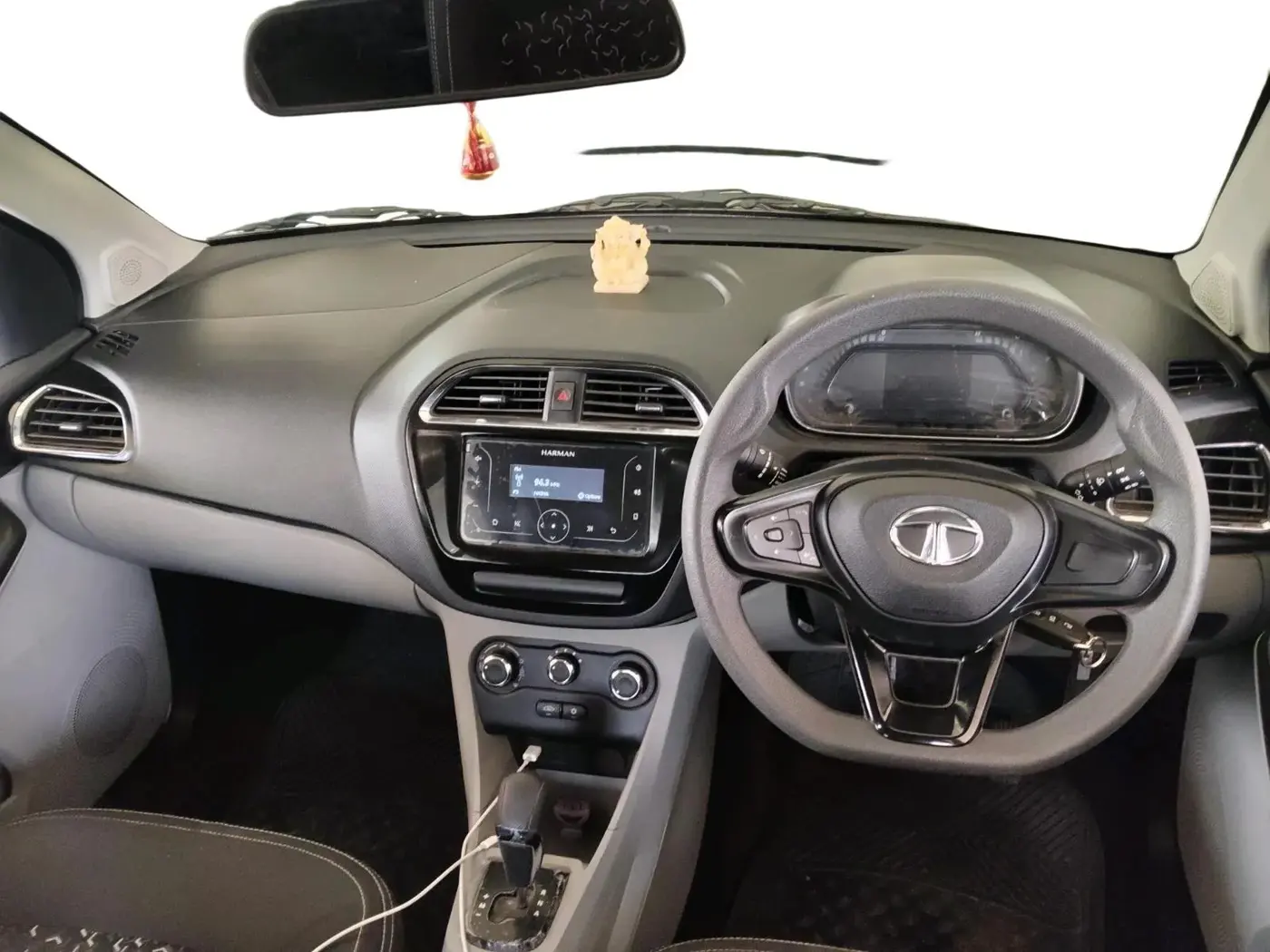 2021 Tata Tiago XTA PETROL, Petrol, Automatic, 17,000 km, interior