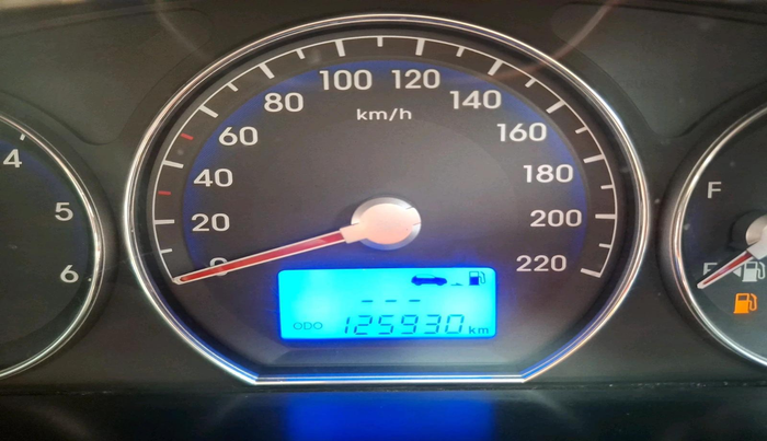 2013 Hyundai Santa Fe 2 WD, Diesel, Manual, 1,25,930 km, interior