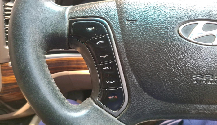 2013 Hyundai Santa Fe 2 WD, Diesel, Manual, 1,25,930 km, interior