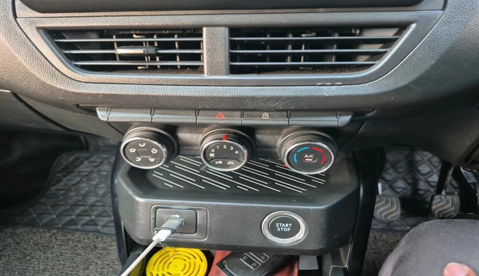 2021 Renault Kiger RXT MT, Petrol, Manual, 26,622 km, interior