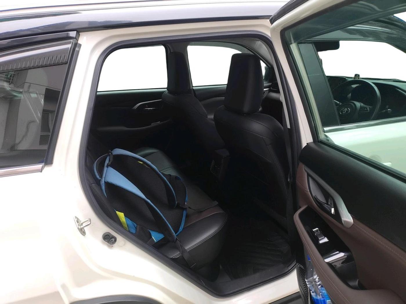 2024 Toyota URBAN CRUISER HYRYDER V HYBRID, Hybrid, Automatic, 19,478 km, interior