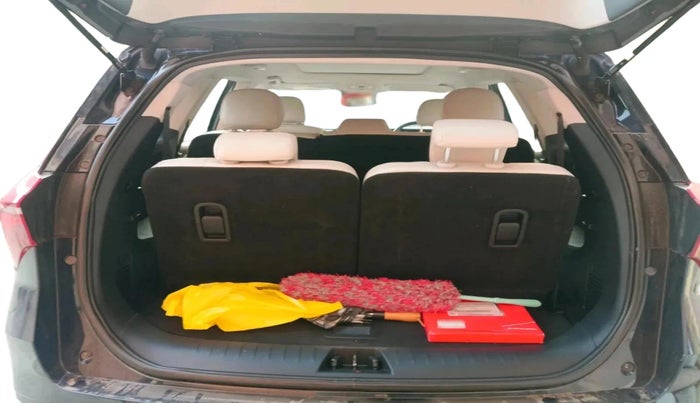 2024 Mahindra XUV700 AX 7 P MT 7 STR, Petrol, Manual, 3,397 km, exterior