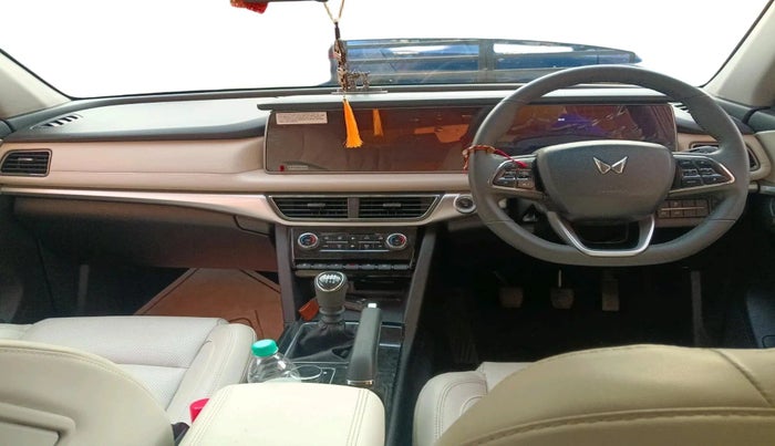 2024 Mahindra XUV700 AX 7 P MT 7 STR, Petrol, Manual, 3,397 km, interior