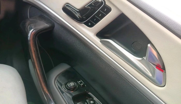 2024 Mahindra XUV700 AX 7 P MT 7 STR, Petrol, Manual, 3,397 km, interior