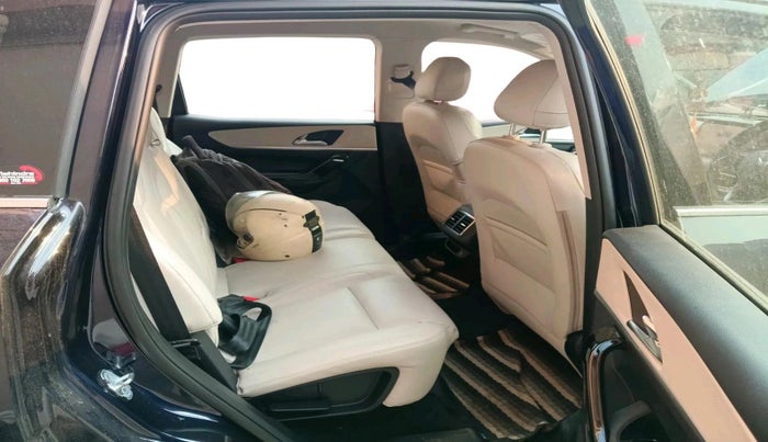 2024 Mahindra XUV700 AX 7 P MT 7 STR, Petrol, Manual, 3,397 km, interior