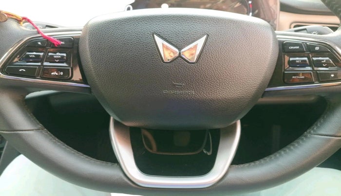 2024 Mahindra XUV700 AX 7 P MT 7 STR, Petrol, Manual, 3,397 km, interior