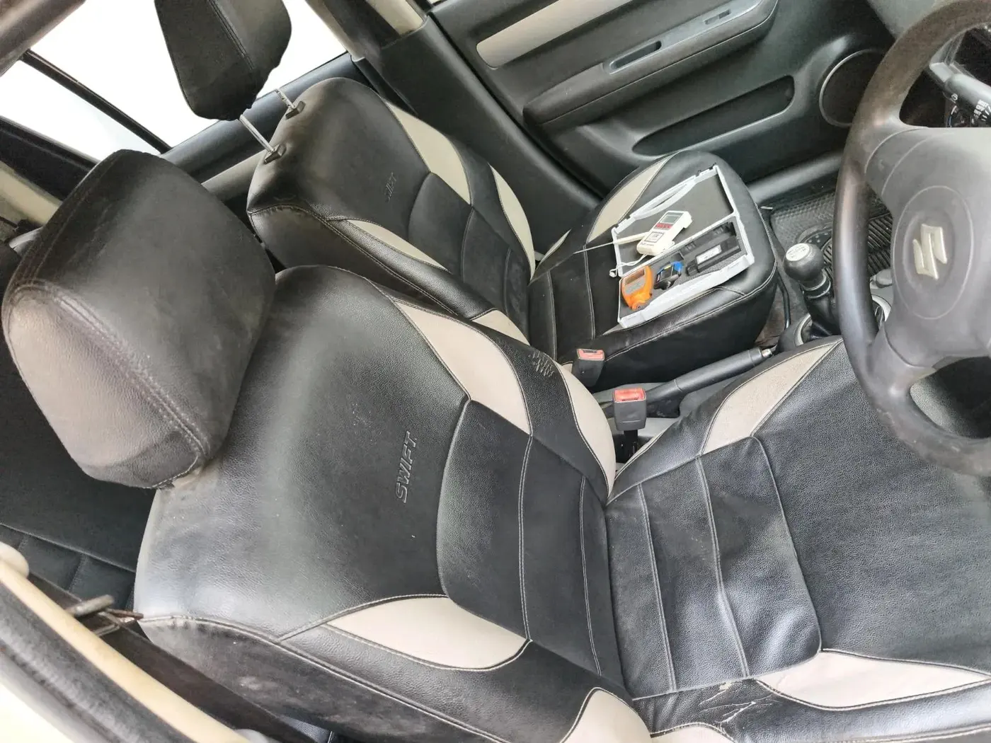 2010 Maruti Swift VXI, Petrol, Manual, 1,23,708 km, interior