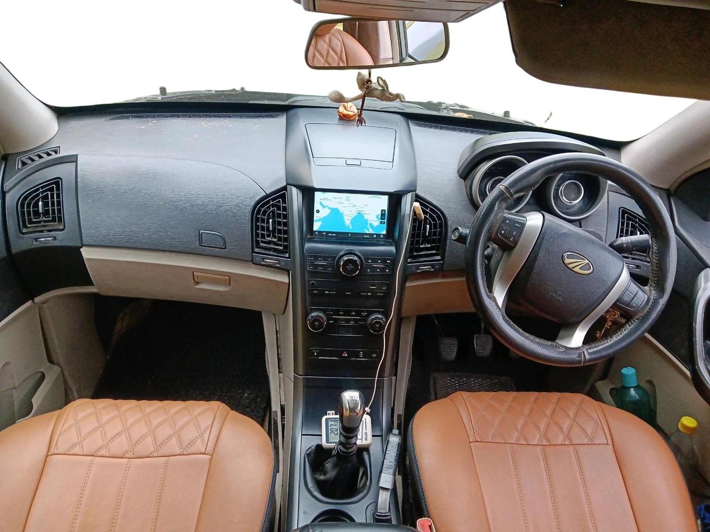 2018 Mahindra XUV500 W6, Diesel, Manual, 1,61,805 km, interior