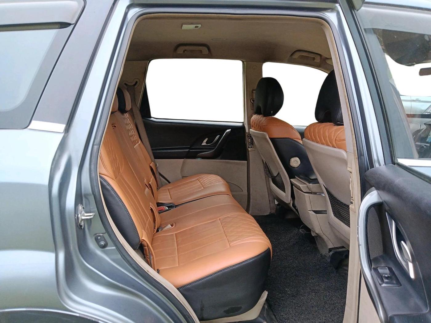 2018 Mahindra XUV500 W6, Diesel, Manual, 1,61,805 km, interior