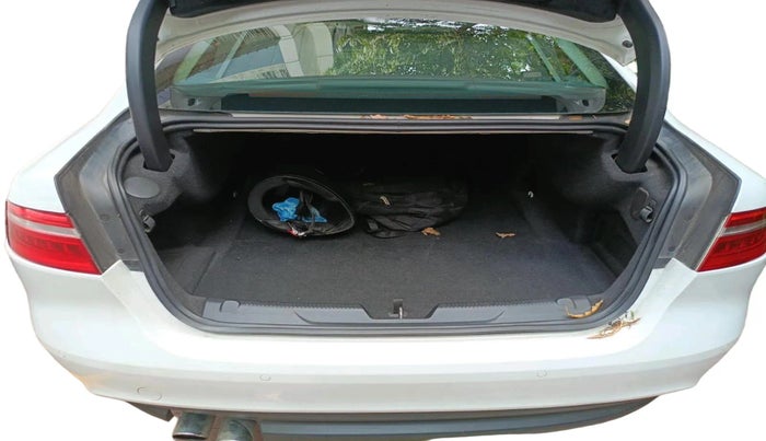 2017 Jaguar XE PRESTIGE DIESEL, Diesel, Automatic, 21,182 km, exterior