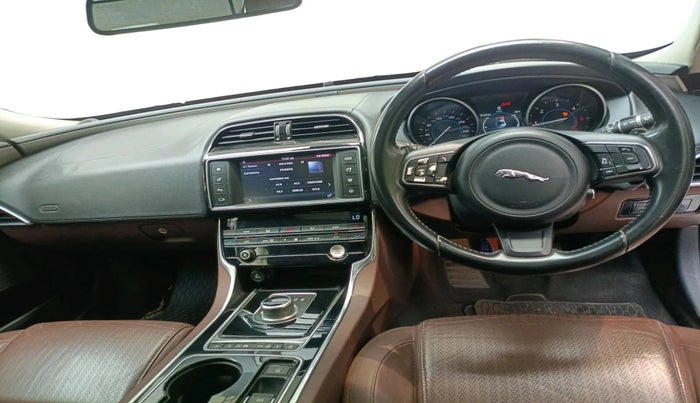 2017 Jaguar XE PRESTIGE DIESEL, Diesel, Automatic, 21,182 km, interior