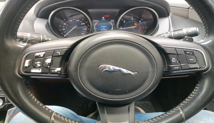 2017 Jaguar XE PRESTIGE DIESEL, Diesel, Automatic, 21,182 km, interior