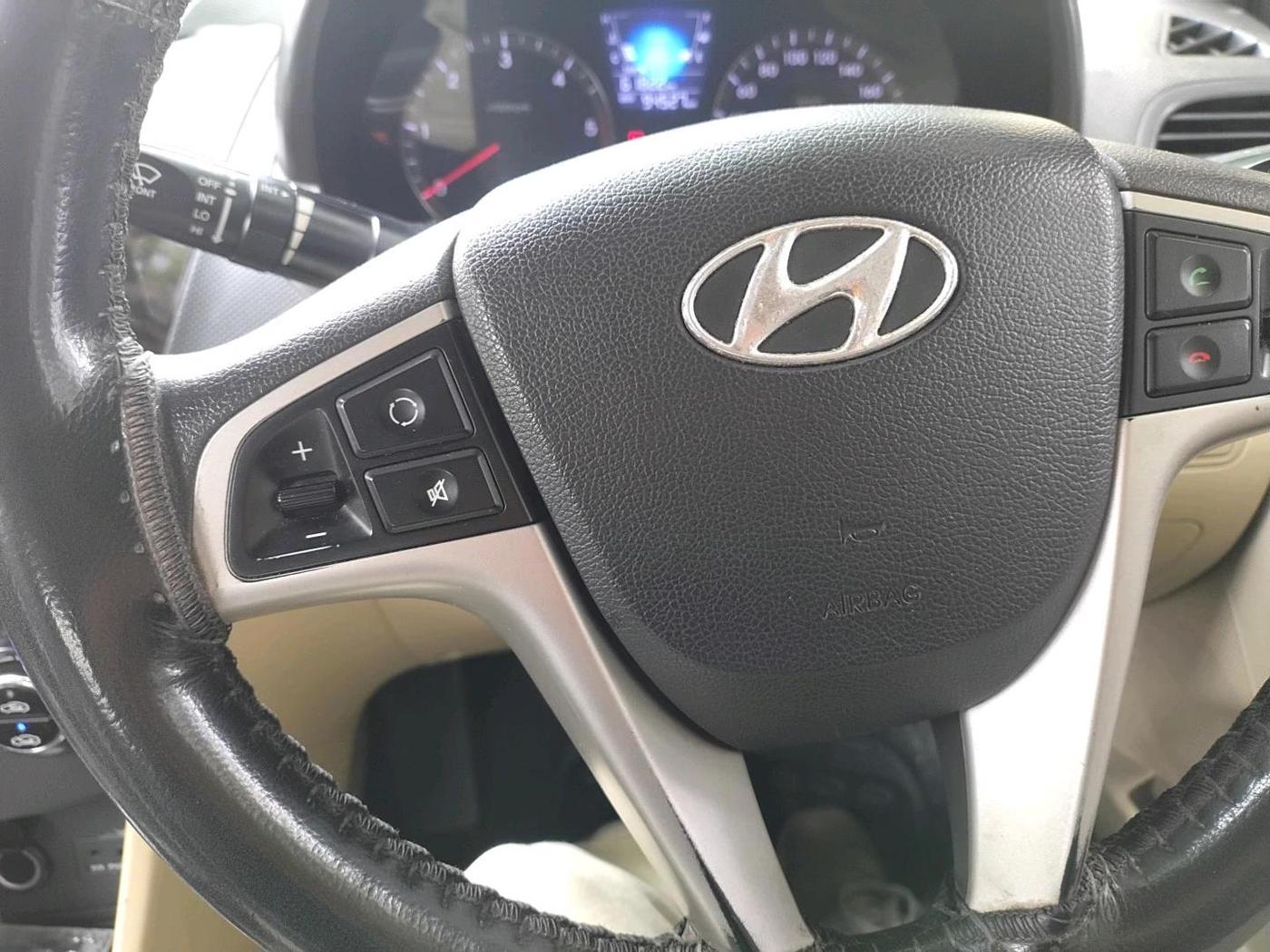 2012 Hyundai Verna FLUIDIC 1.6 CRDI EX, Diesel, Manual, 94,527 km, interior