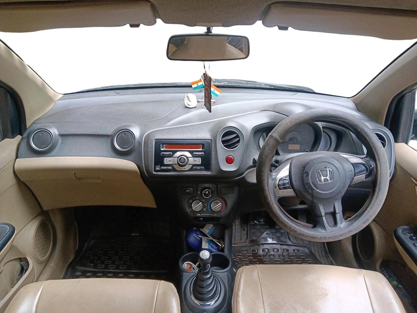 2014 Honda Amaze 1.2L I-VTEC S, Petrol, Manual, 2,22,655 km, interior