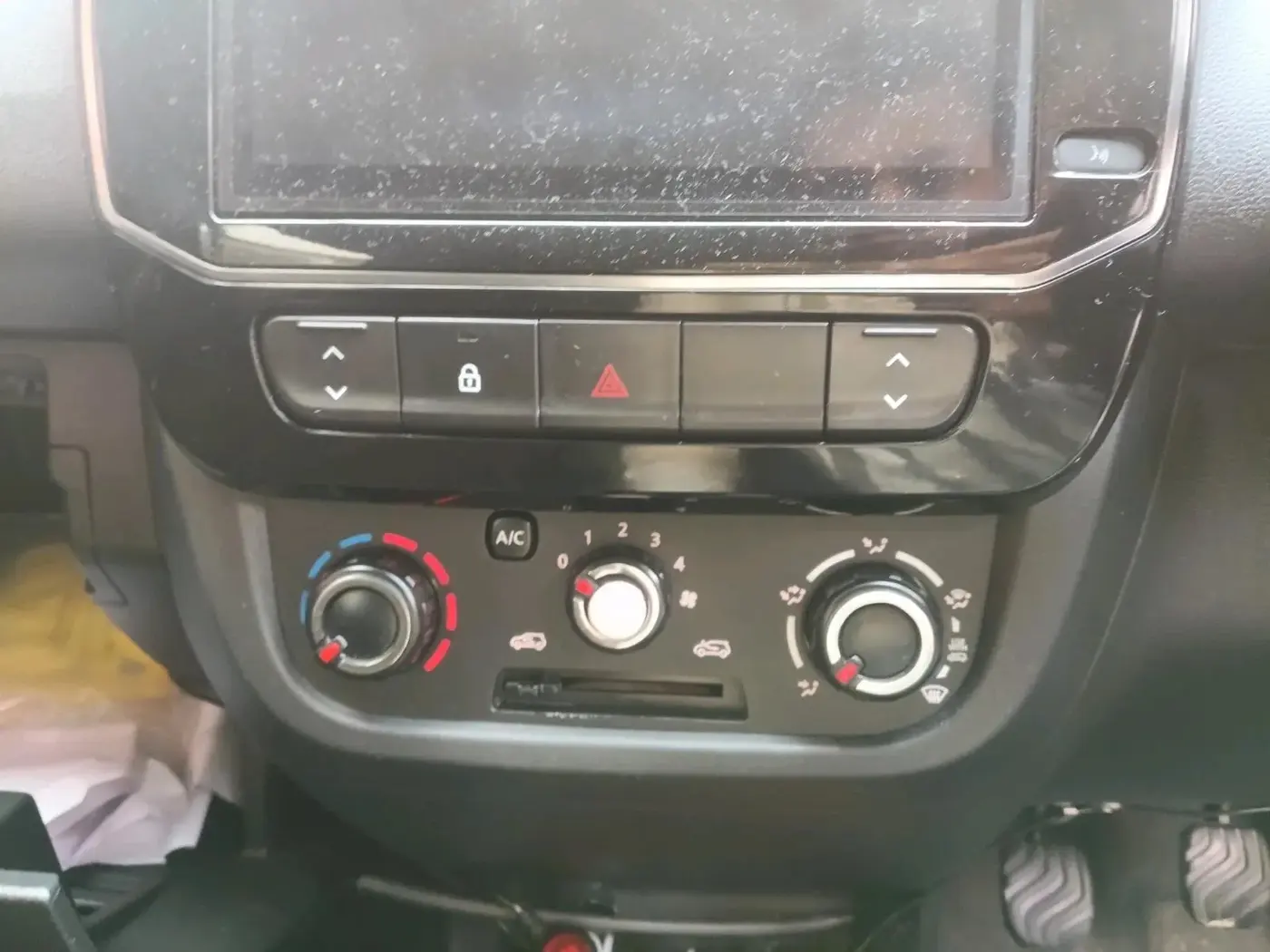 2024 Renault Kwid RXL 1.0 (O), Petrol, Manual, 8,824 km, interior
