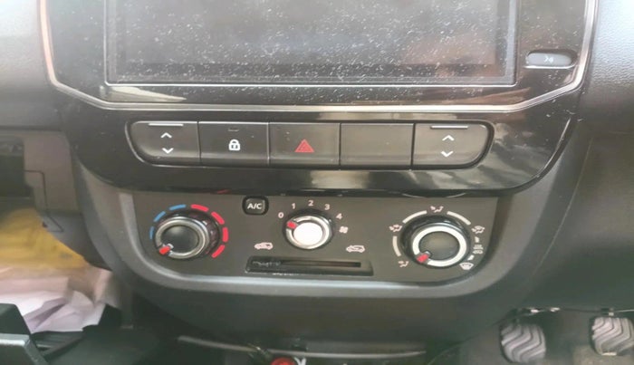 2024 Renault Kwid RXL 1.0 (O), Petrol, Manual, 8,824 km, interior