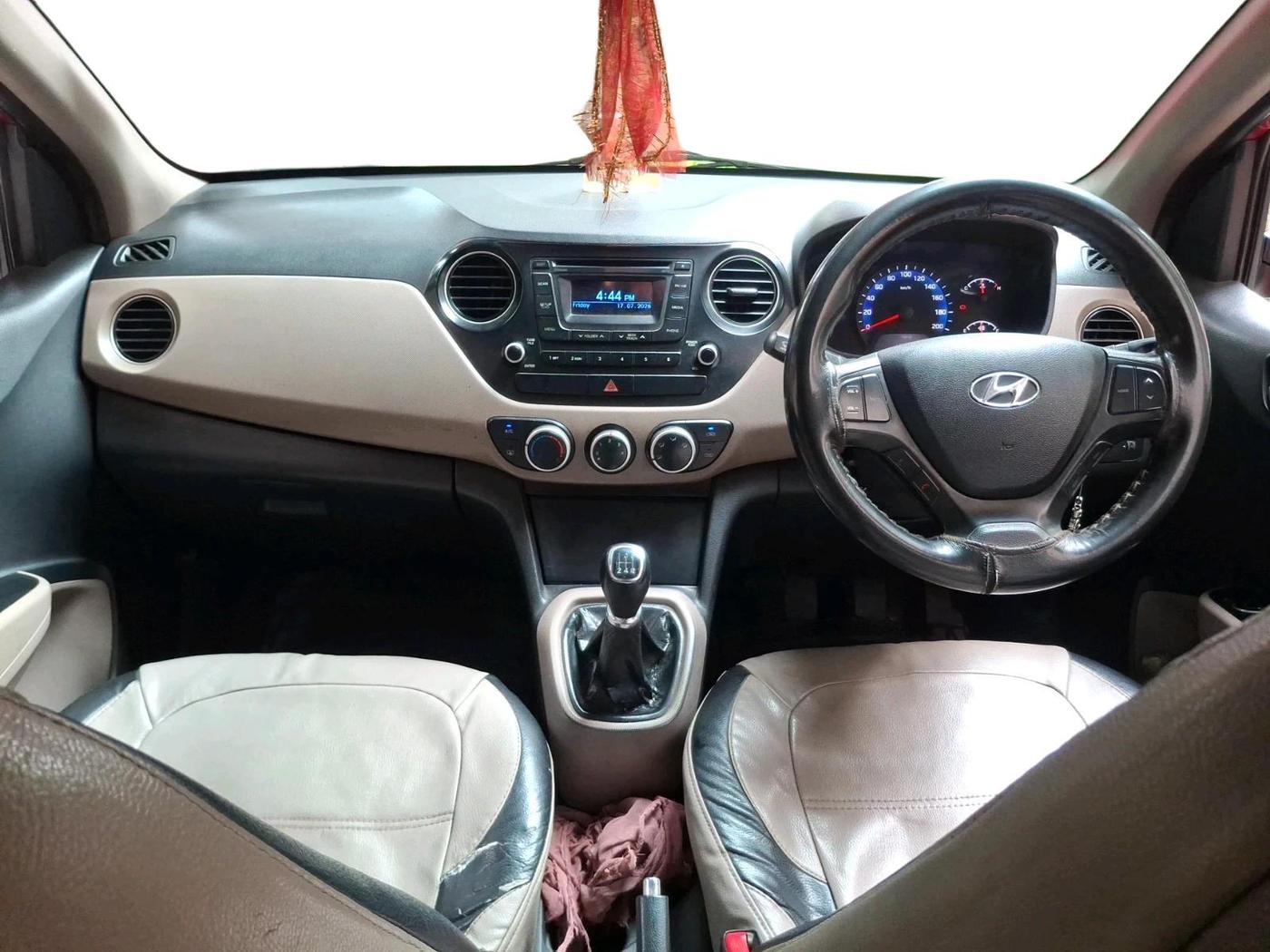 2014 Hyundai Xcent S 1.2, Petrol, Manual, 1,27,614 km, interior