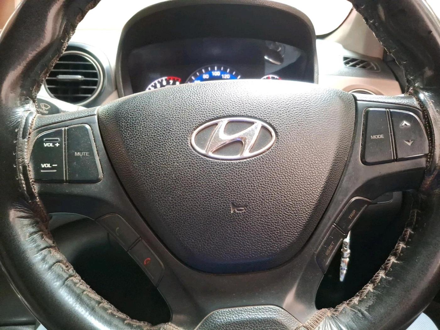 2014 Hyundai Xcent S 1.2, Petrol, Manual, 1,27,614 km, interior
