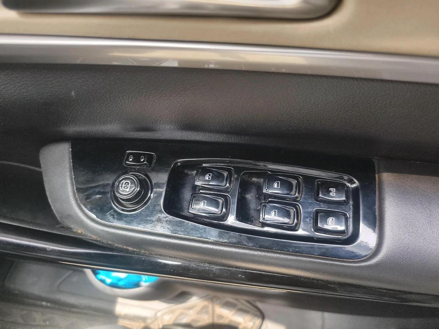 2024 Mahindra XUV700 AX 7 D AT 7 STR, Diesel, Automatic, 51,110 km, interior