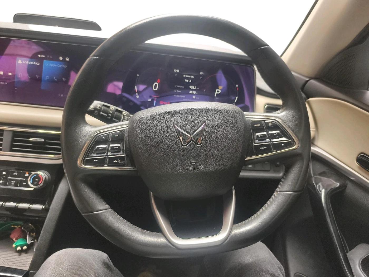 2024 Mahindra XUV700 AX 7 D AT 7 STR, Diesel, Automatic, 51,110 km, interior